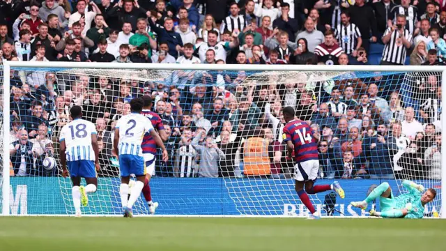 Alexander Isak scores for Newcastle