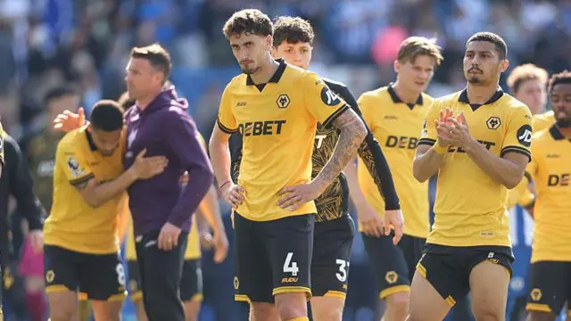  Santiago Bueno of Wolverhampton Wanderers dejected 