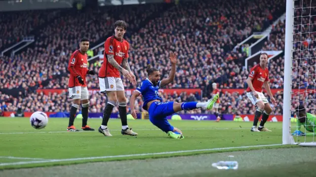 Dominic Calvert-Lewin of Everton misses a chance