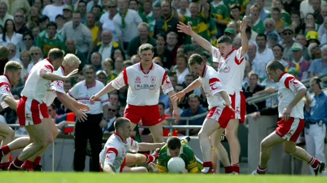 Tyrone's swarm defence swarm in action in 2003