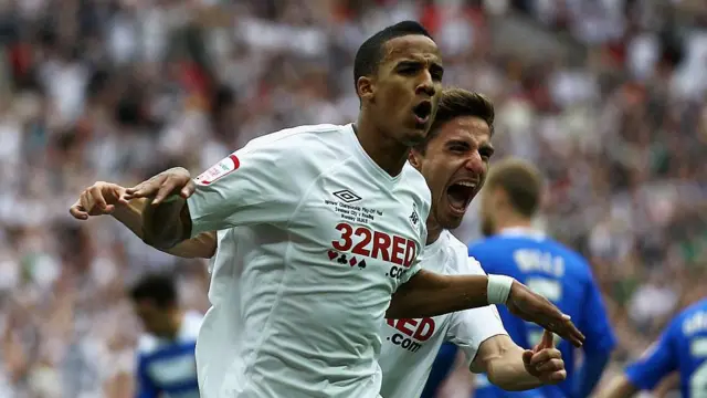 Scott Sinclair celebrates a Swansea goal 