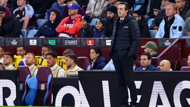 Unai Emery standing on the touchline with his hands in his pockets