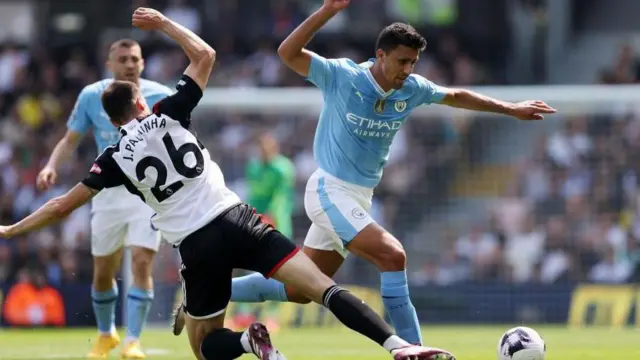 Rodri in action for Manchester City versus Fulham