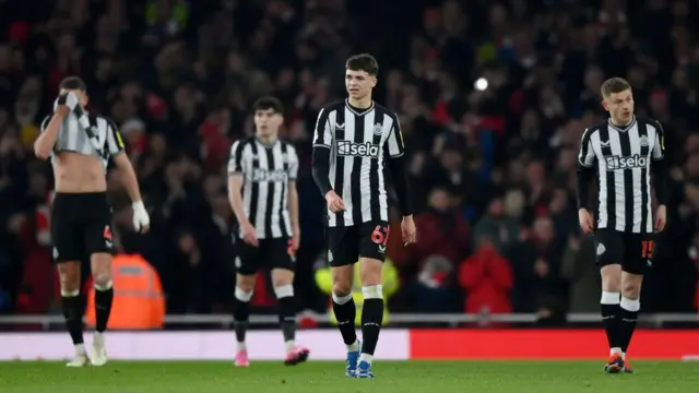  Newcastle players look dejected