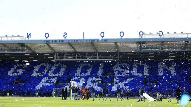 Teams walk out at Goodison Park