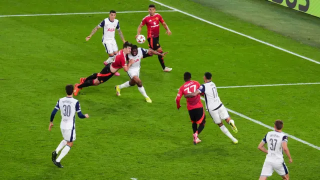 Manchester United try to score against Tottenham