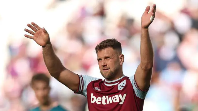  Niclas Fullkrug of West Ham United acknowledges the fans.