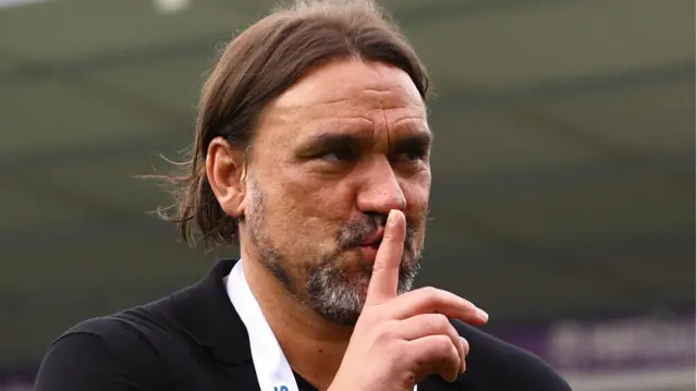 Daniel Farke shushes