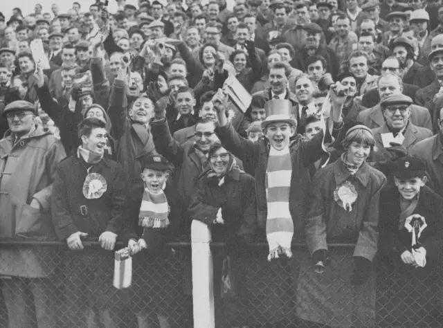 A black and white picture of the crowd at Bournemouth v Tooting & Mitcham in November 1959