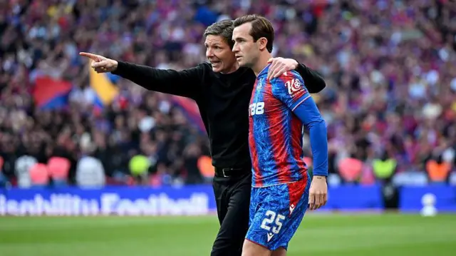 Oliver Glasner gives instructions to Ben Chilwell