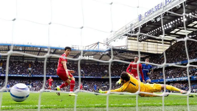 Enzo Fernandez scores for Chelsea