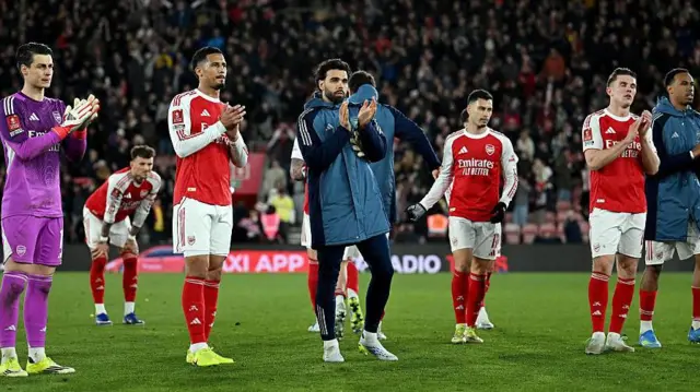 Arsenal's players clap fans but look frustrated at Southampton