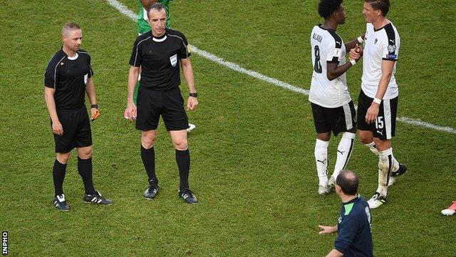 Republic of Ireland boss Martin O'Neill speaks to the match officials after his side's 1-1 draw with Austria