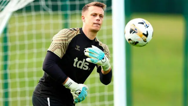 Hearts goalkeeper Alexander Schwolow