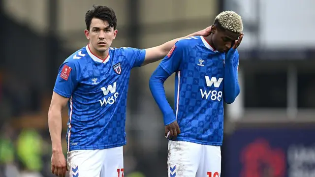  Luke O'Nien and Nilson Angulo of Sunderland look dejected