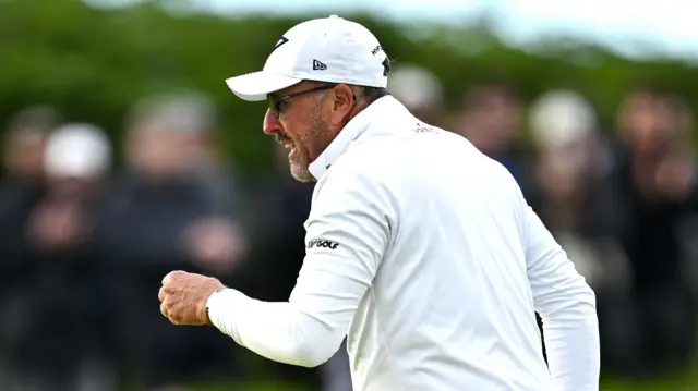 Phil Mickelson celebrates
