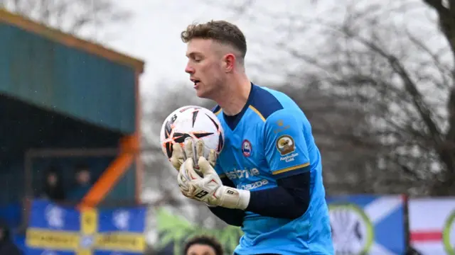 Henry Gray catching the ball