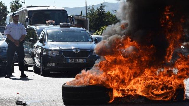 Tyres set on fire by protesting taxi drivers in Marseille, France