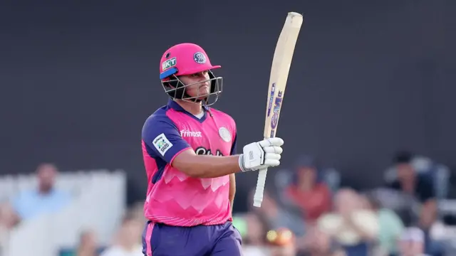 Lhuan-dre Pretorius raises his bat while playing for Paarl Royals in the SA20