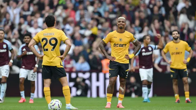 Mario Lemina and Goncalo Guedes react after conceding a goal in the 3-1 defeat at Aston Villa in September.