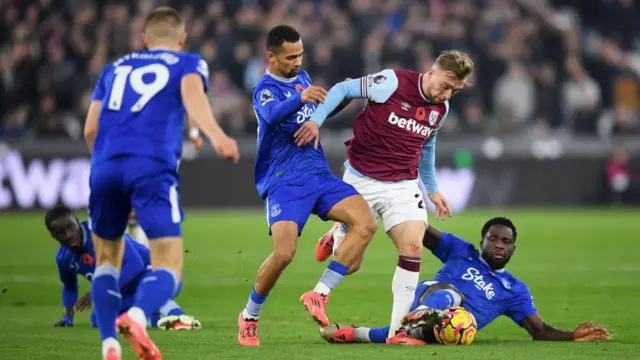 Orel Mangala challenges Jarrod Bowen during West Ham's goalless draw with Everton at London Stadium