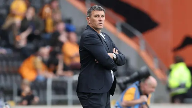 Sergej Jakirovic crossing his arms on the sidelines