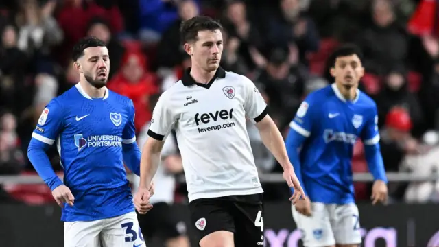 Adam Randell playing for Bristol City, passing the ball.