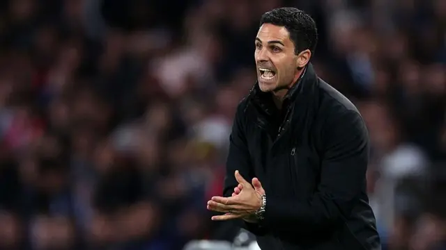 Mikel Arteta shouts from the touchline