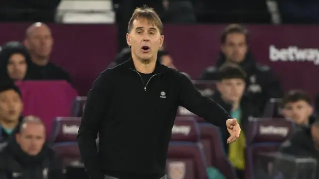 Julen Lopetegui of West Ham United tries to encourage his players