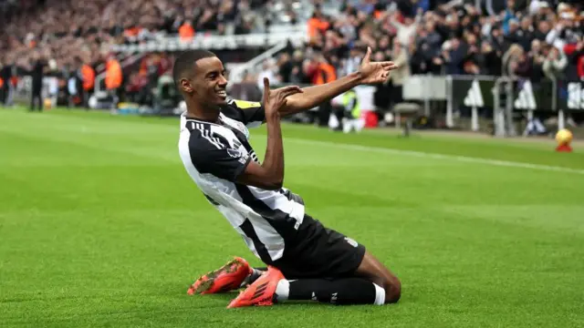 Alexander Isak of Newcastle United celebrates scoring his team's third goal during the Premier League match between Newcastle United FC and Leicester City FC at St James' Park