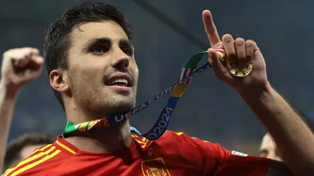 Rodri celebrates Spain's Euro 2024 final victory over England