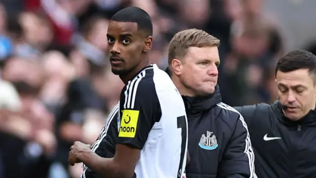 Alexander Isak (left) and Eddie Howe 