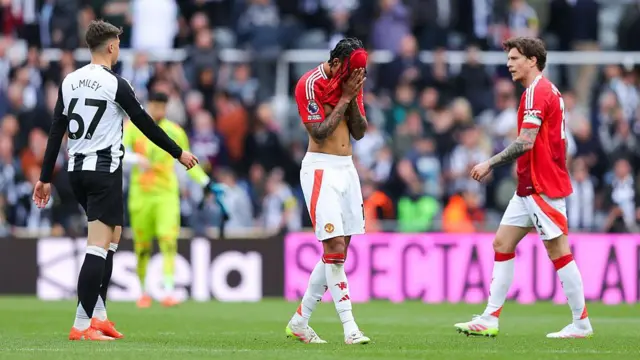 Leny Yoro of Manchester United looks dejected