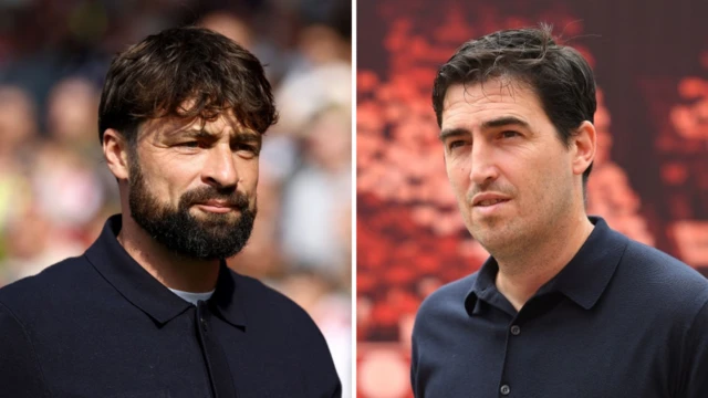 Southampton manager Russell Martin (L) and Bournemouth manager Andoni Iraola (R)