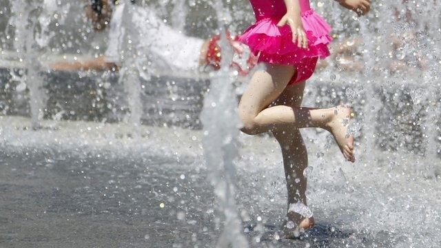 Splashing in a fountain