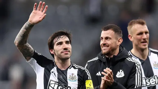 Sandro Tonali acknowledges crowd 