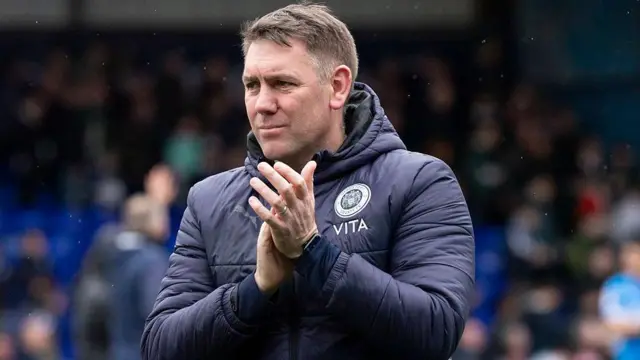 Dave Challinor applauds