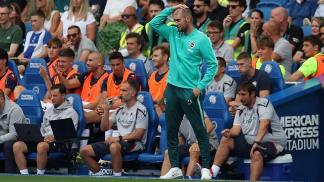 Fabian Hurzeler reacts on the sideline