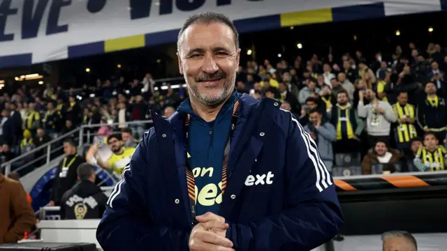 Vitor Pereira looks on before Forest face Fenerbache