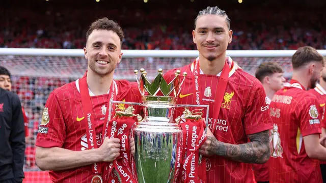 Diogo Jota and Darwin Nunez with the Premier League trophy