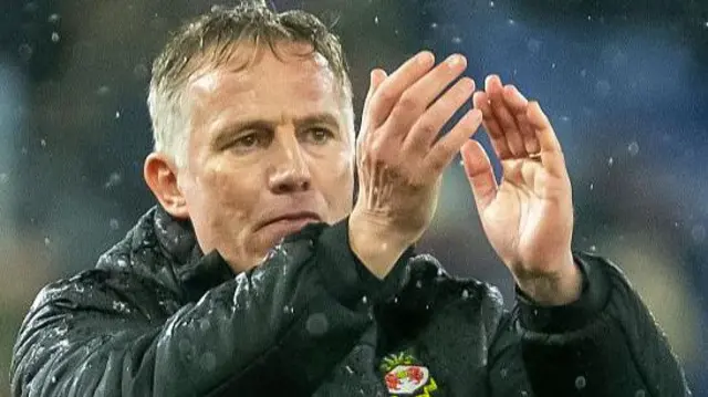 Wrexham boss Phil Parkinson applauds