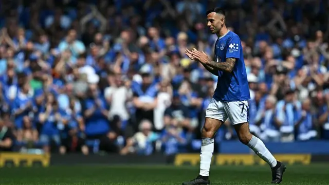Dwight McNeil playing for Everton