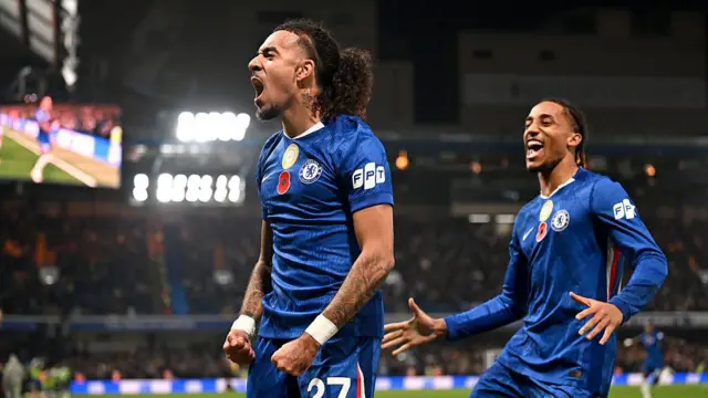 Malo Gusto celebrates