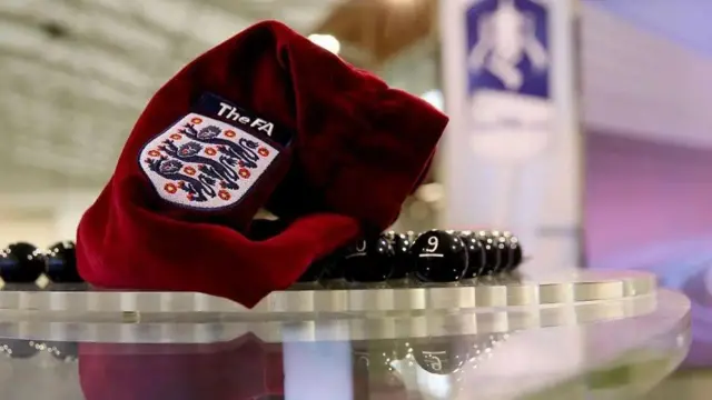 FA Cup bag with balls for draw