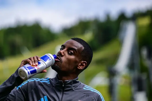 Alexander Isak claimed his relationship with Newcastle United "can't continue"