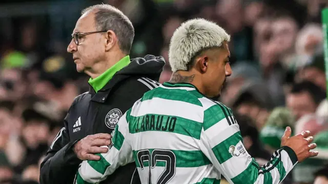 Celtic manager Martin O'Neill with Julian Araujo