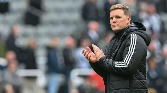 Eddie Howe clapping