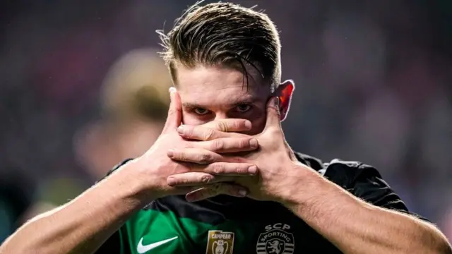 Viktor Gyokeres covering his face with his hands