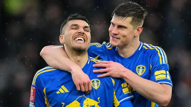 Jaka Bijol of Leeds United celebrates victory with Joel Piroe 