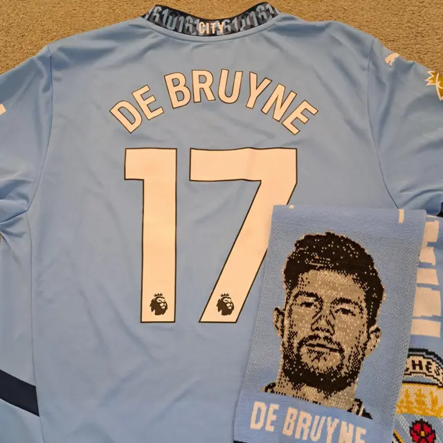 Manchester City shirt with 'De Bruyne' on the back with a matching Kevin de Bruyne scarf